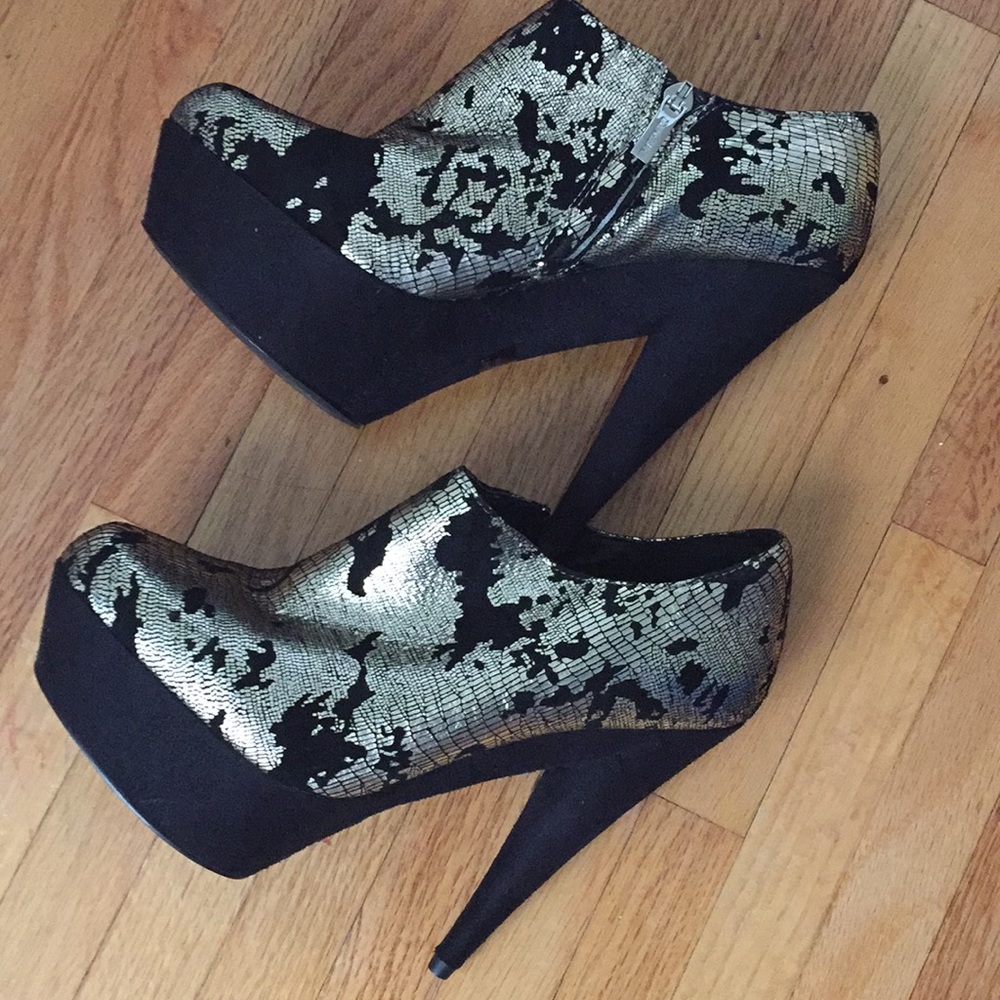 Colin Stuart booties 8.5 NeW!